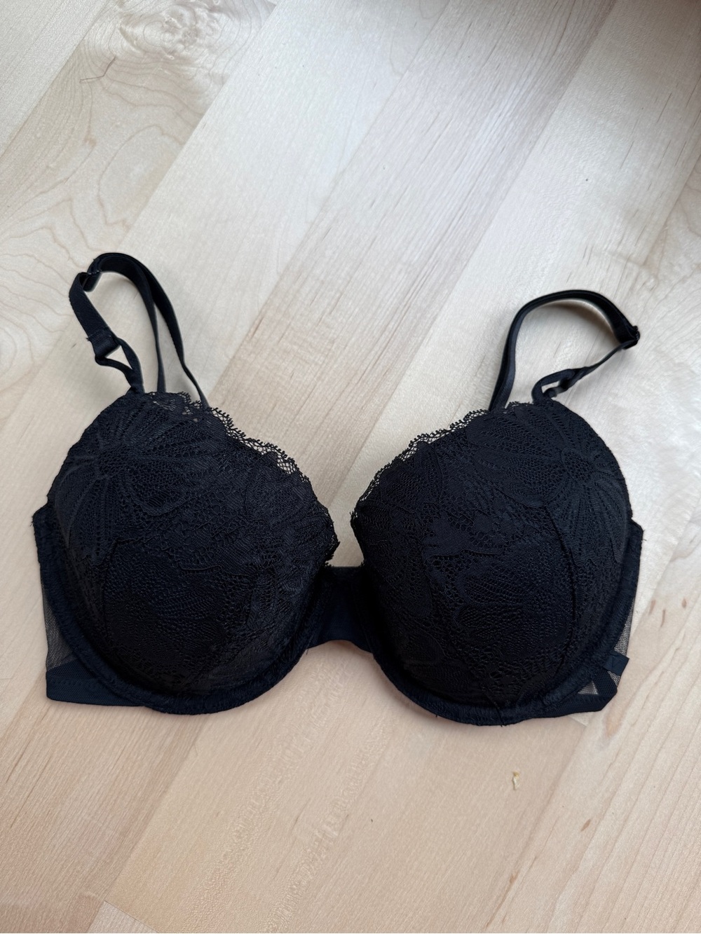 Victoria’s Secret Black Lace Under-Wired Bra